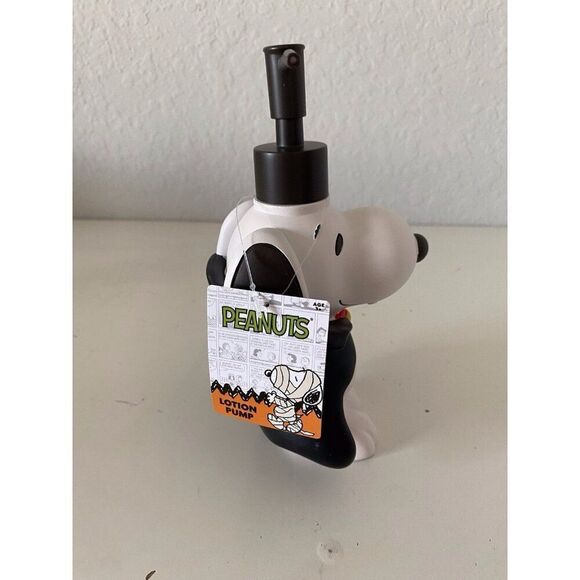 Peanuts Snoopy Halloween Vampire Dracula Costume Resin Soap Lotion Dispenser NEW - Picture 6 of 11